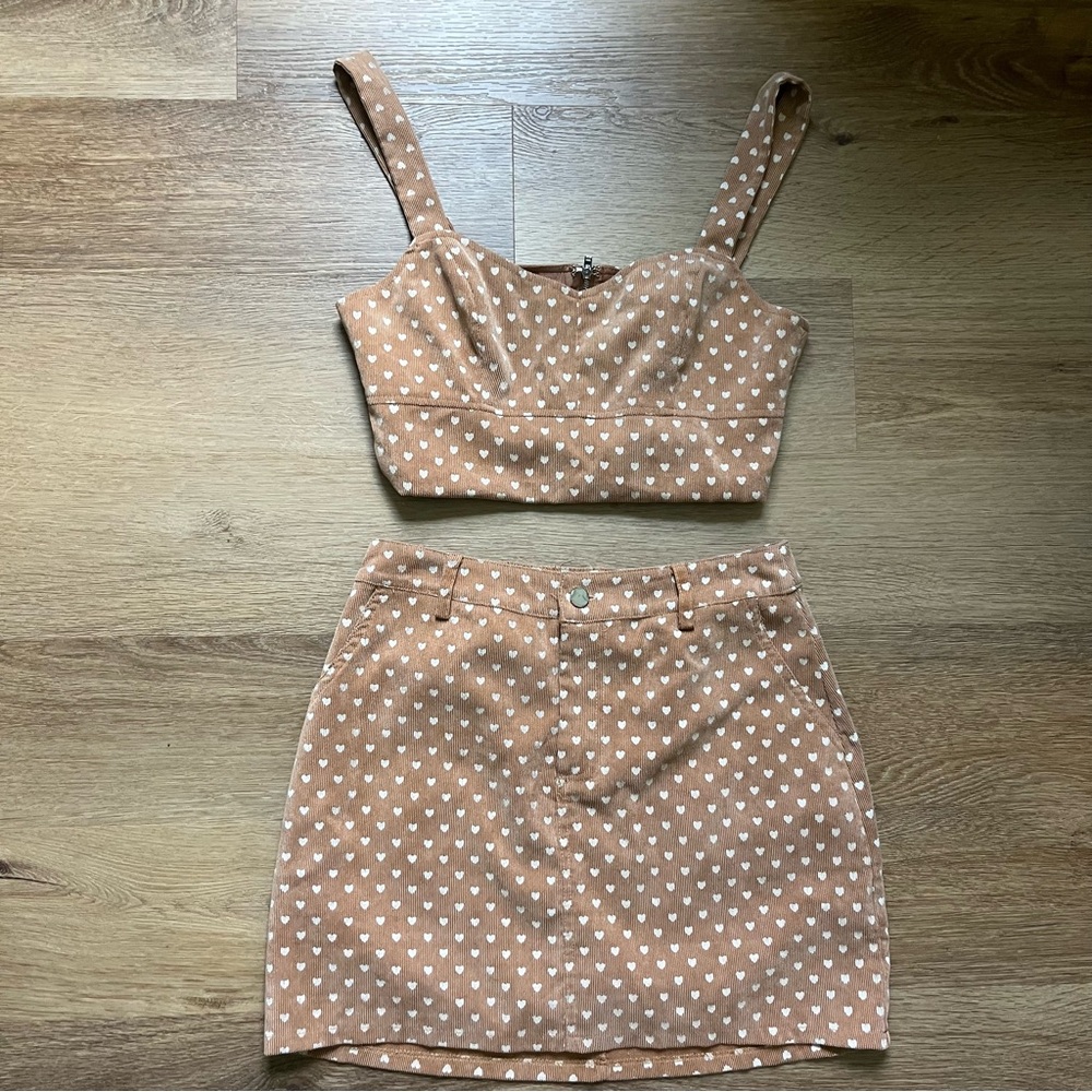 Le Lis 2 Piece Set Women’s L Crop Top & Mini Skirt Tan w White Hearts Corduroy